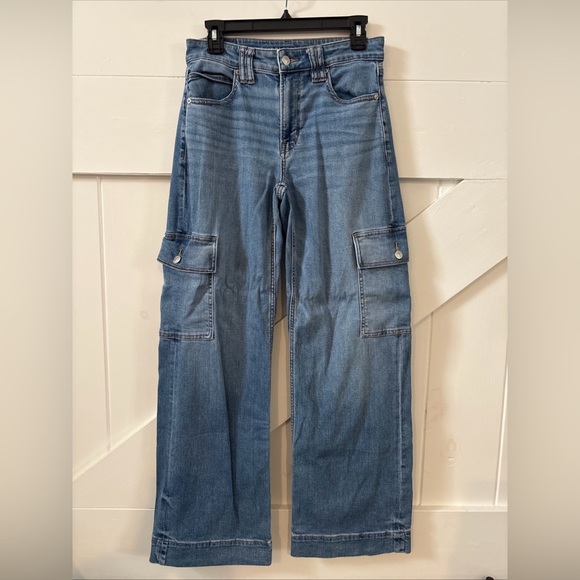 American Eagle Women’s Jeans Super High Rise Baggy Wide Leg Cargo Size 2 - Picture 1 of 14